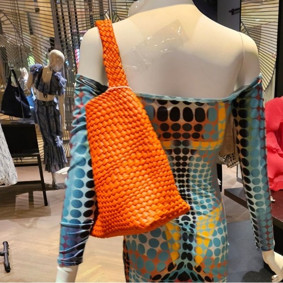 Vegan leather woven intrecciato bag - Picture 6 of 6